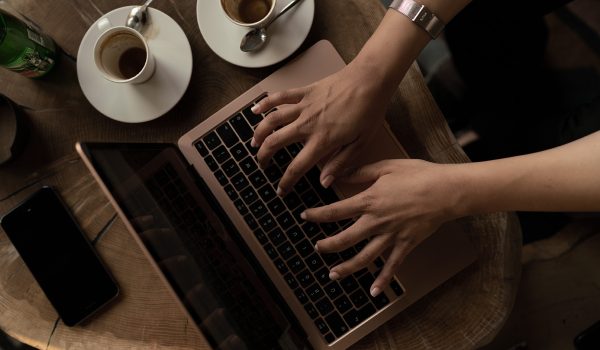 the-woman-s-hands-on-the-laptop-and-coffee-cups-ne.jpg